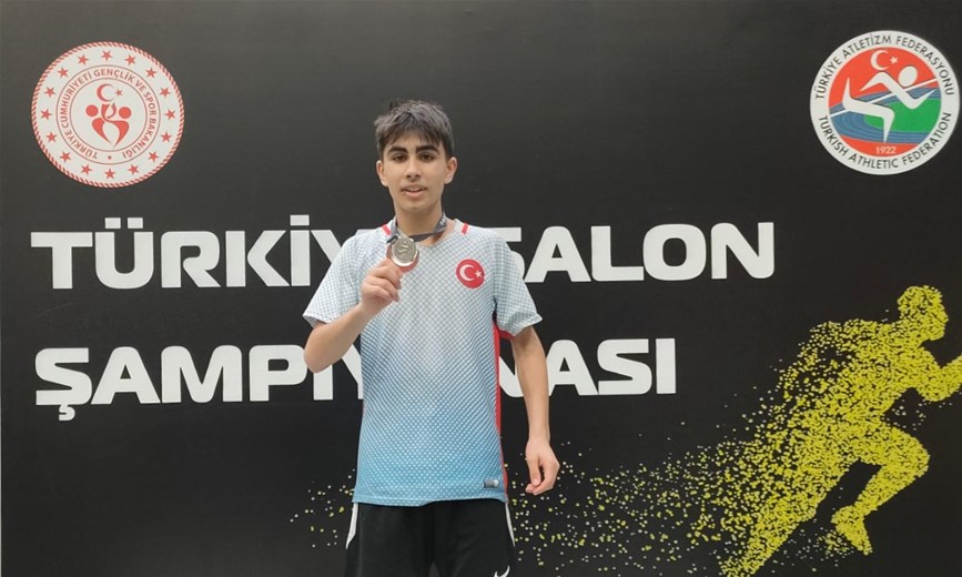 Mustafa Kaya, U16 Türkiye Salon Şampiyonası'nda Türkiye İkincisi oldu